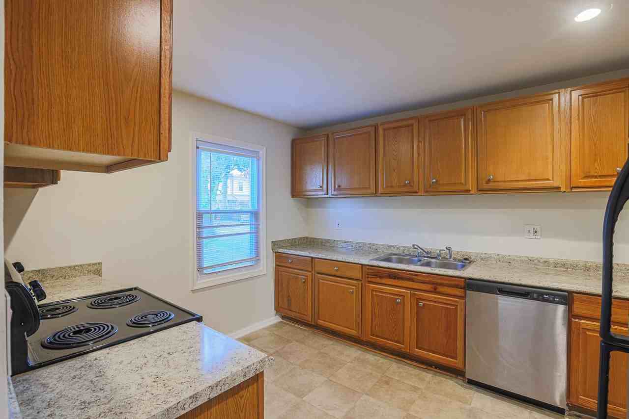 25 Dorchester Ct - Photo 5 of 16