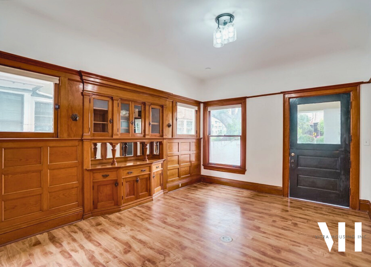 Expansive Six Bedroom House Steps from USC Campus! - Photo 5 of 11