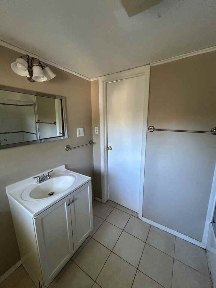 2422 North Avenue - Photo 3 of 27