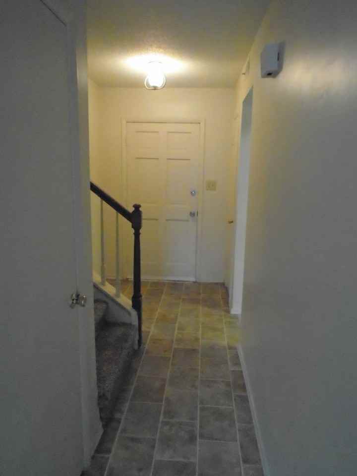 110 King George Ct - Photo 2 of 11