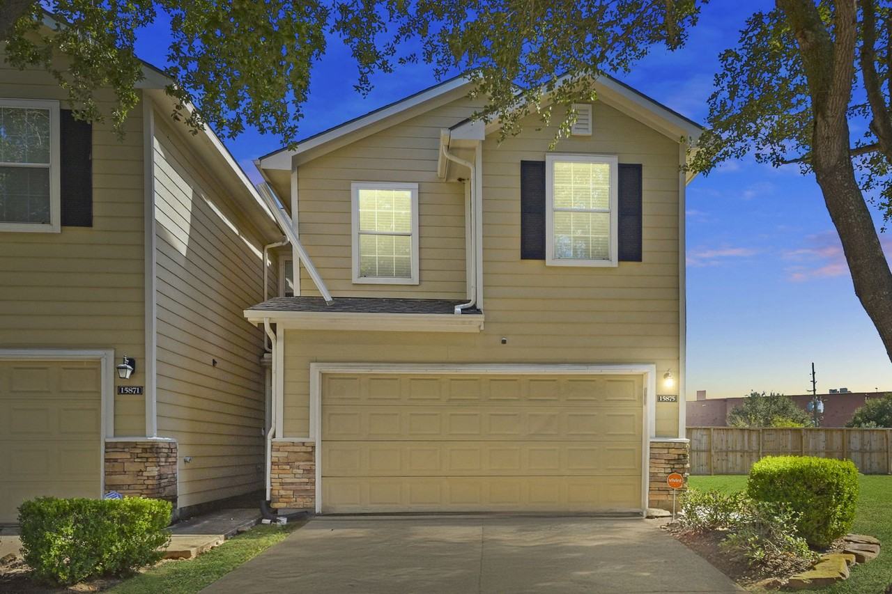 15875 Misty Loch Ln - Photo 3 of 40