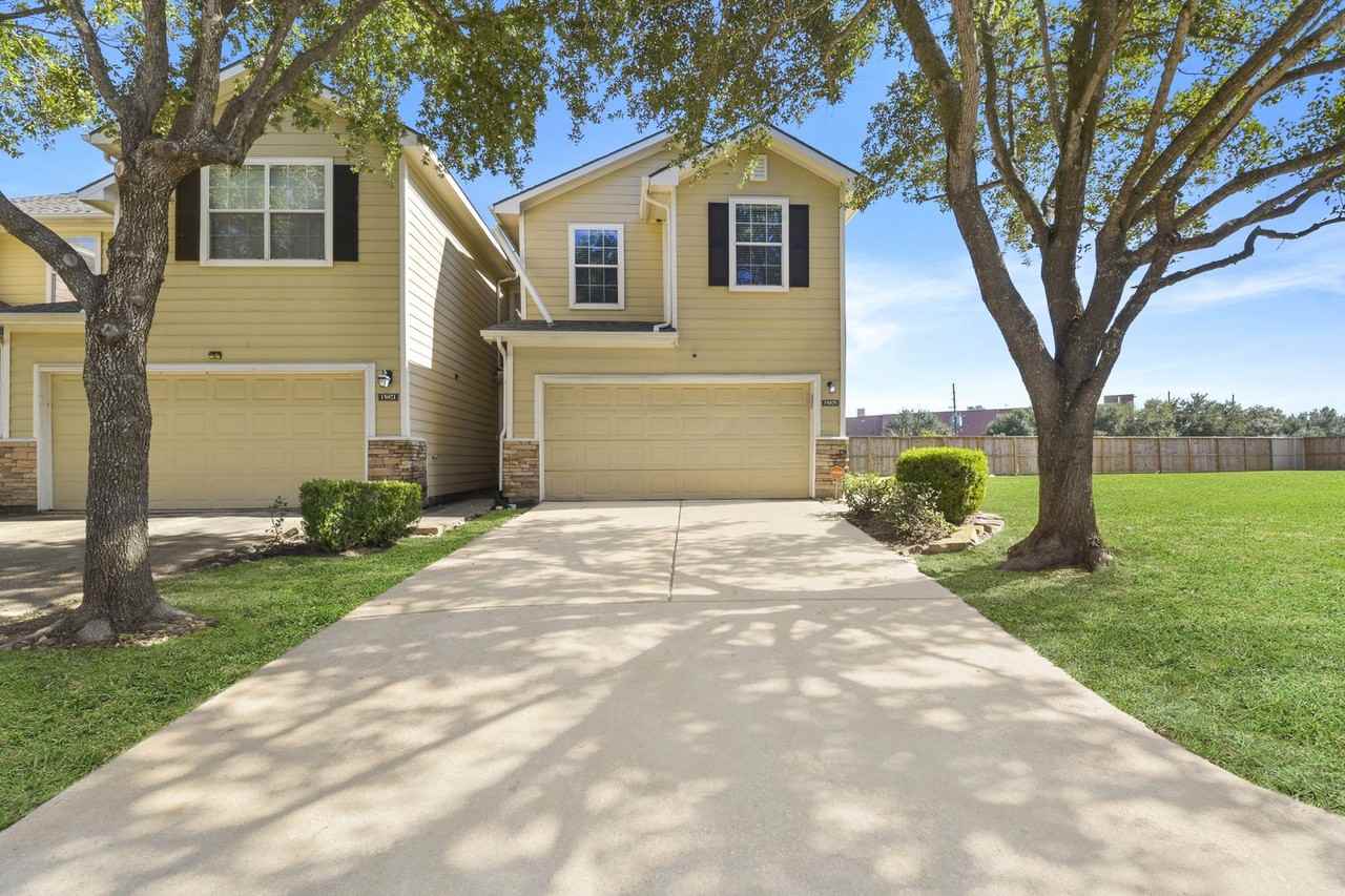 15875 Misty Loch Ln - Photo 4 of 40