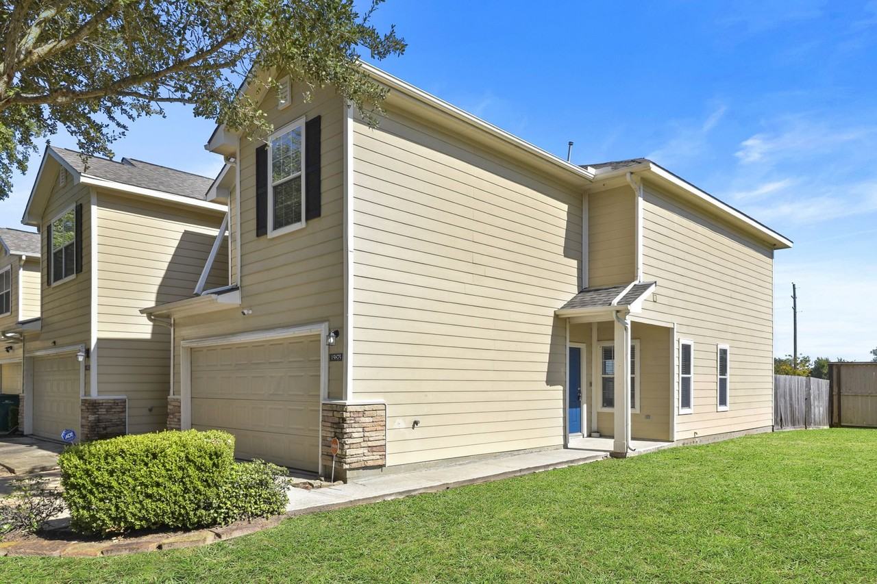 15875 Misty Loch Ln - Photo 6 of 40