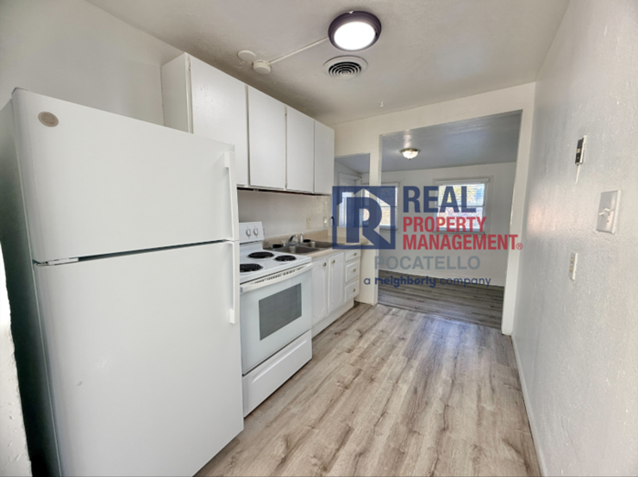 963 Everett Ave - Photo 3 of 19