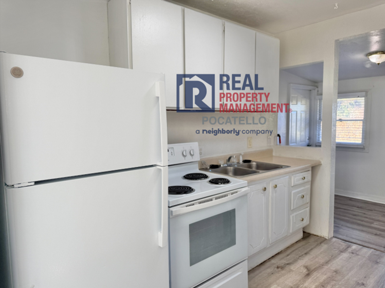 963 Everett Ave - Photo 5 of 19