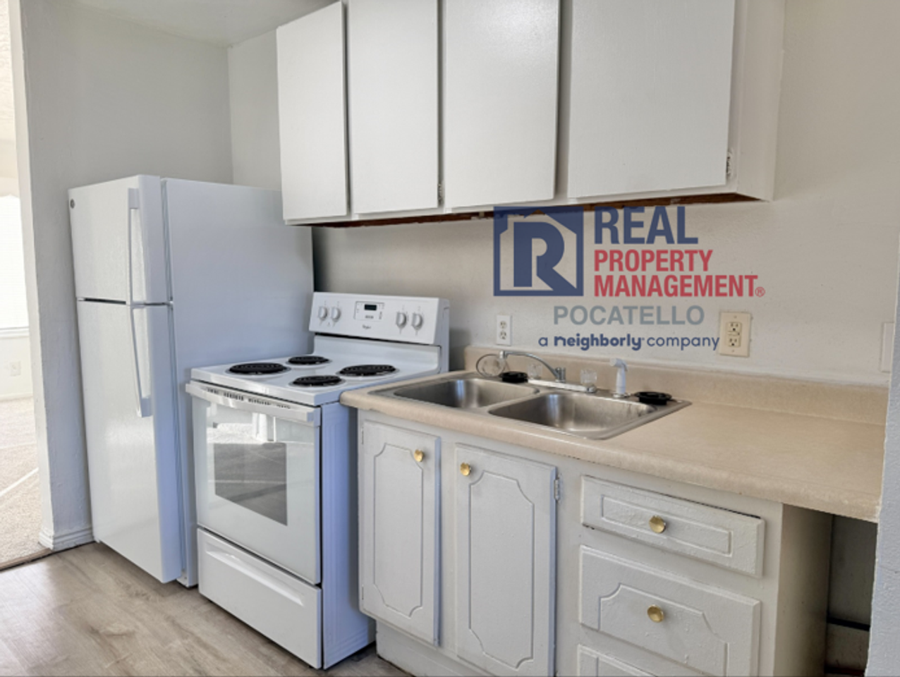 963 Everett Ave - Photo 6 of 19