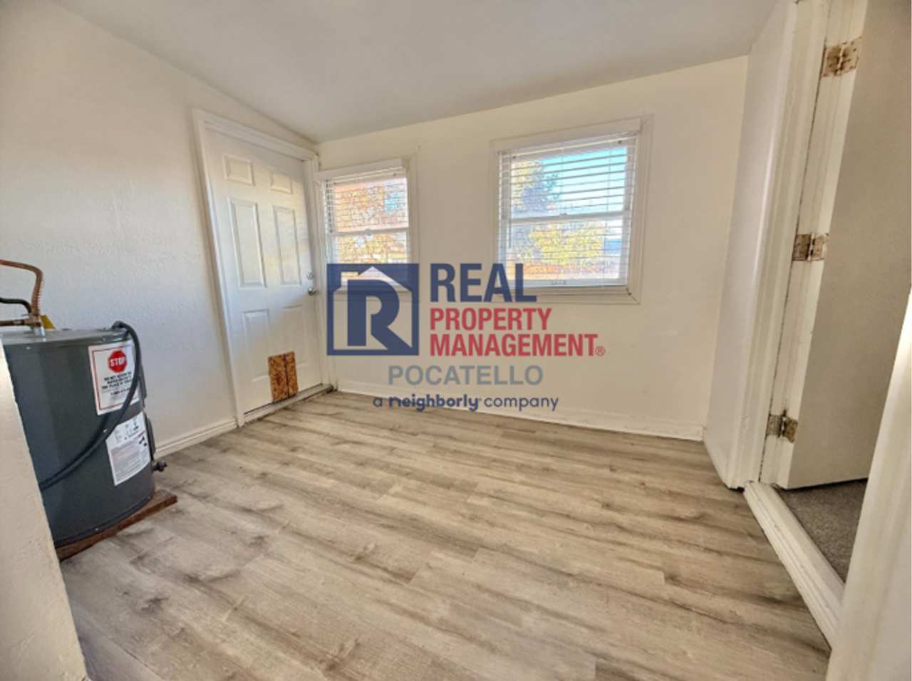 963 Everett Ave - Photo 7 of 19