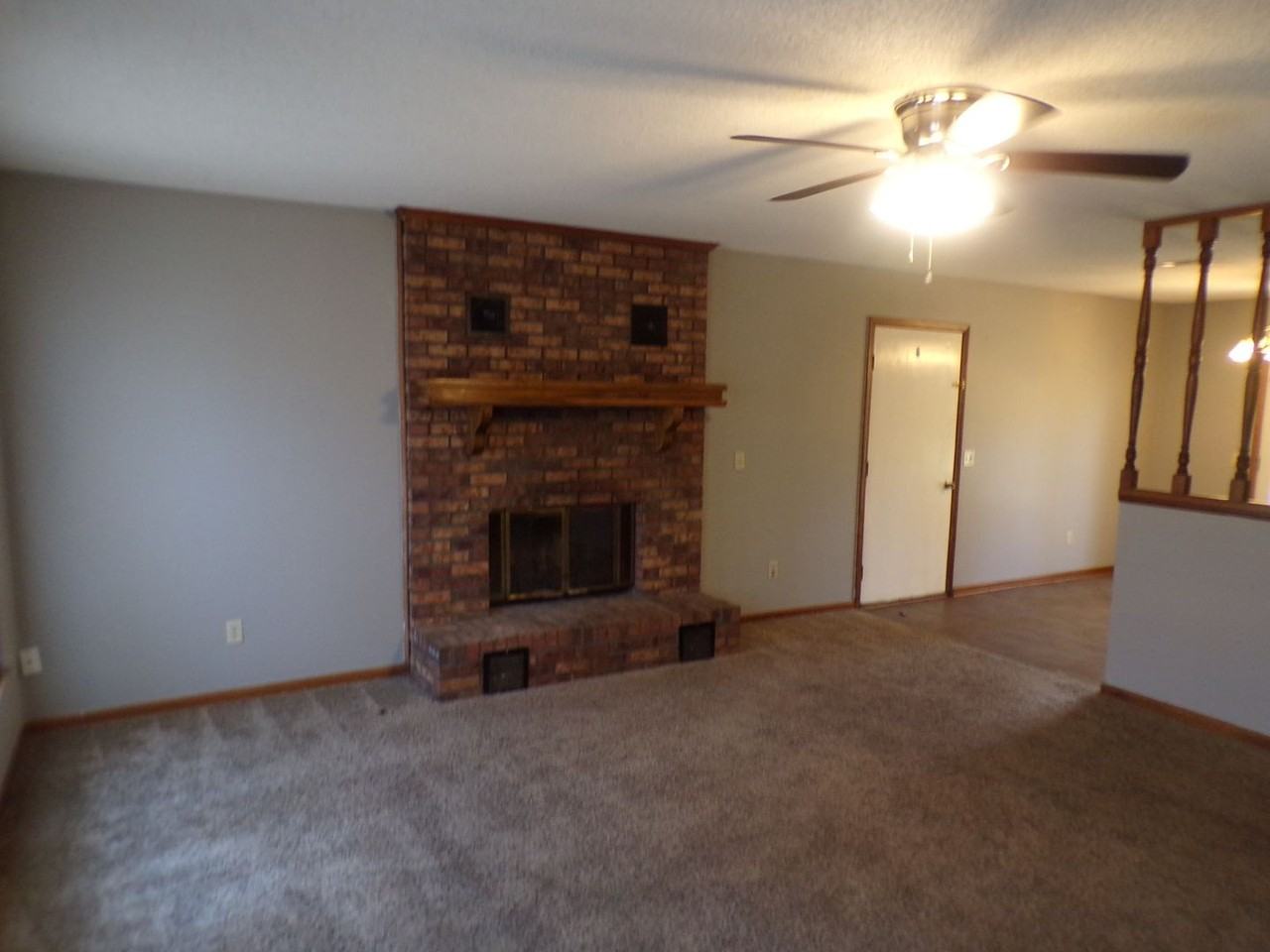 309 East Emerald Drive - Photo 2 of 7