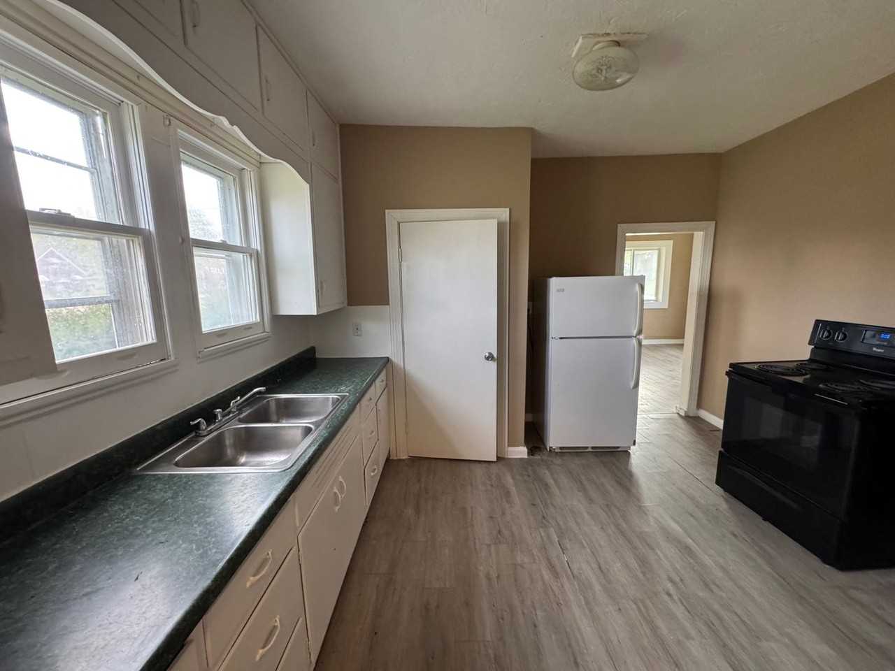 607 E 34th St - Photo 5 of 34