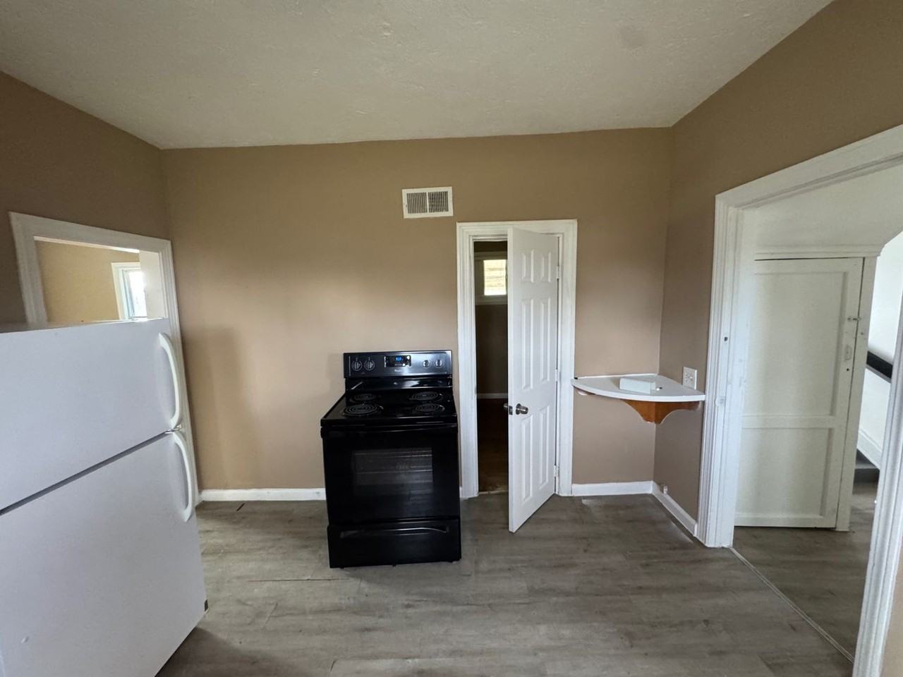 607 E 34th St - Photo 6 of 34