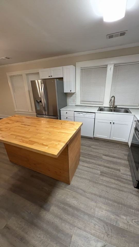 3215 Carnes Ave - Photo 4 of 12