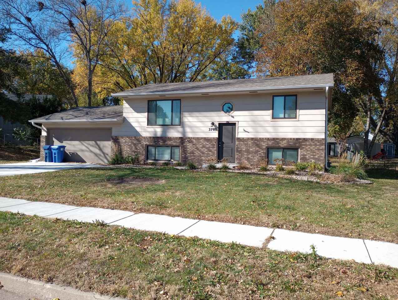 3705 S Fairhall Ave - Photo 3 of 22