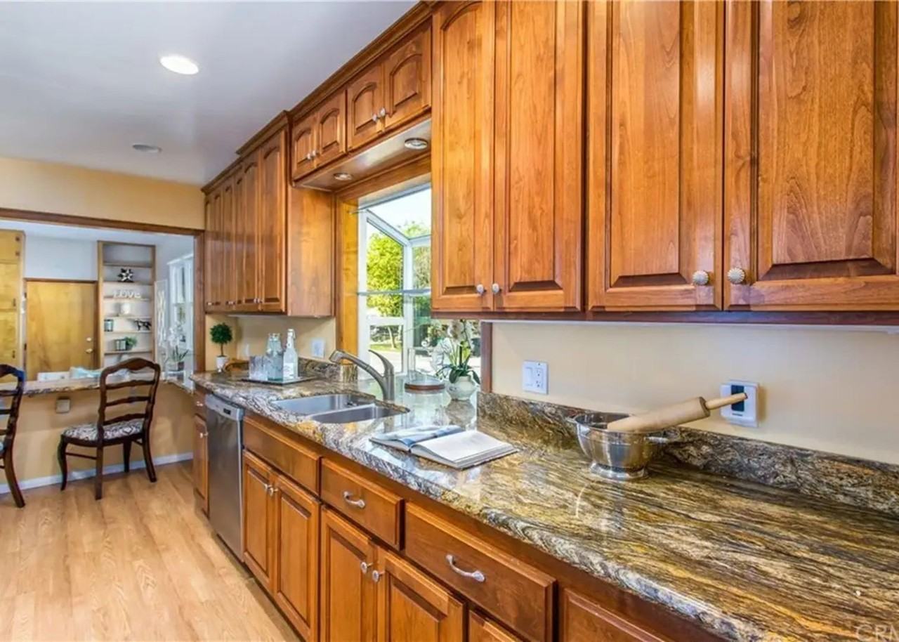 751 West Marshall Boulevard - Photo 4 of 18