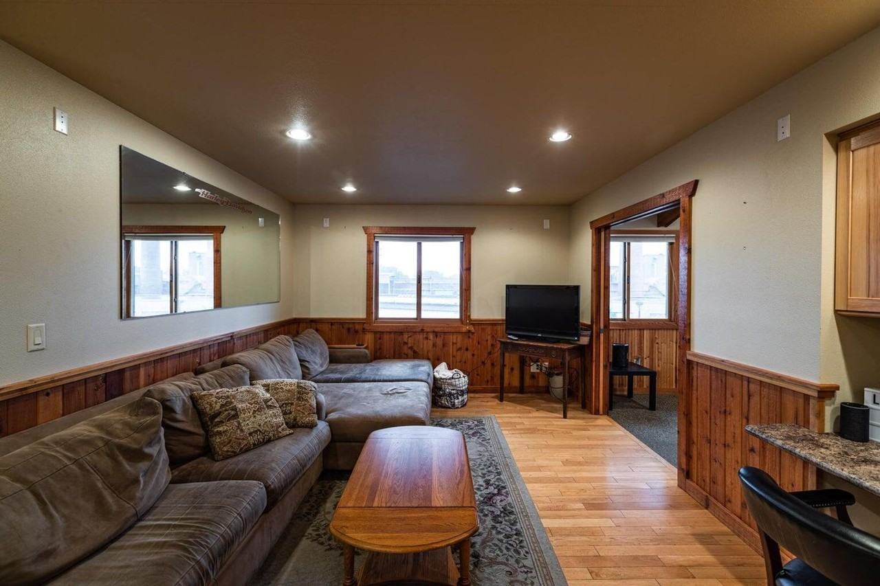 1613 Chase Street - Photo 2 of 12