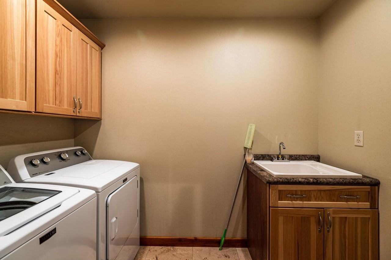 1613 Chase Street - Photo 5 of 12