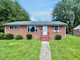 featured image of 921 Faye St