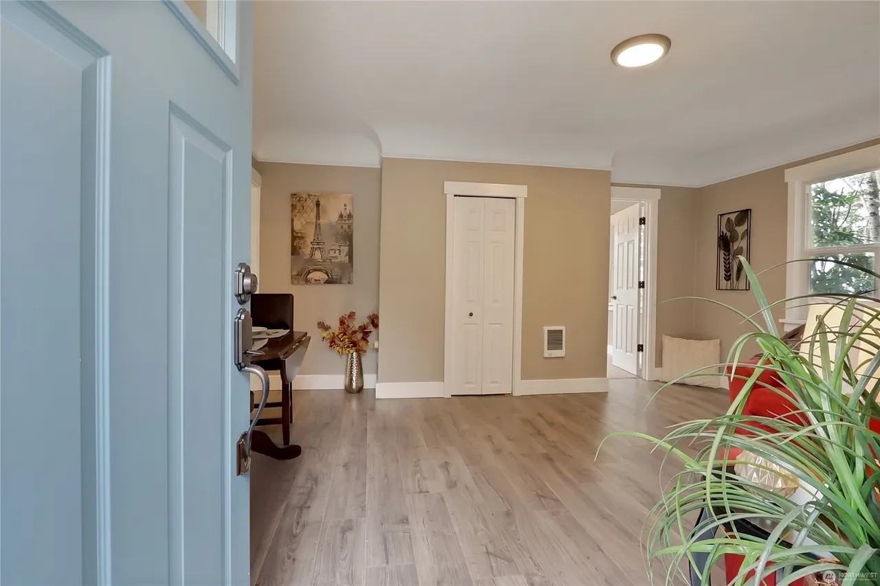 3819 21st Ave Sw #A - Photo 4 of 15