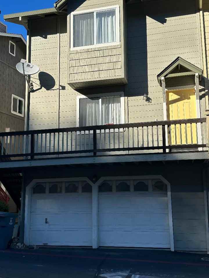 1325 Oak Ridge Court