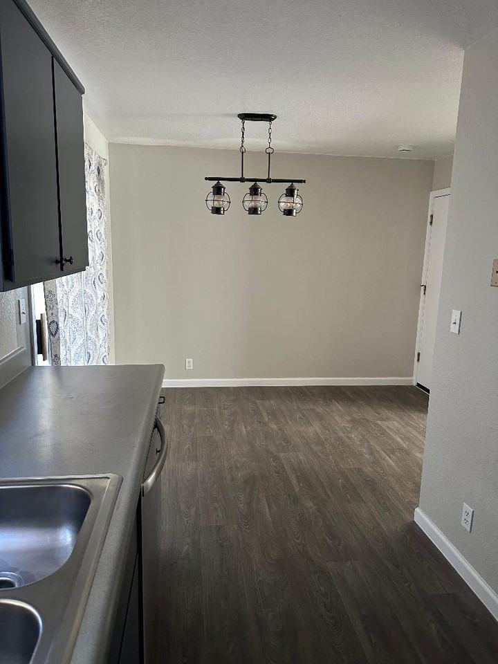 1325 Oak Ridge Dr - Photo 4 of 18