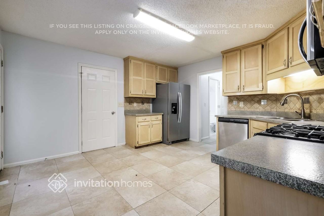 175 Park Meadows Drive - Photo 7 of 18