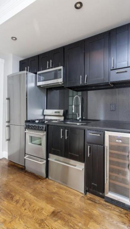 E 8th St #3A - Photo 2 of 7