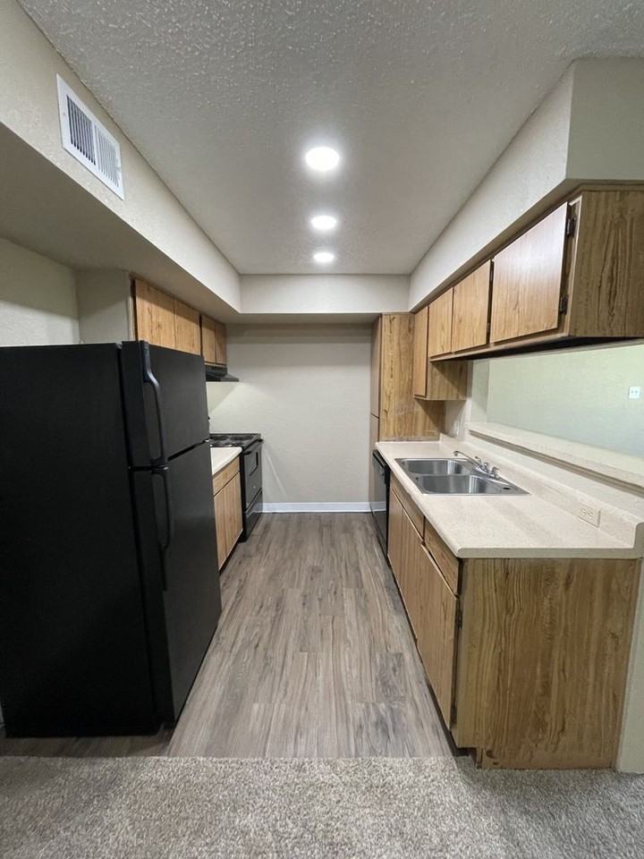 Creekwood Village - Photo 4 of 26