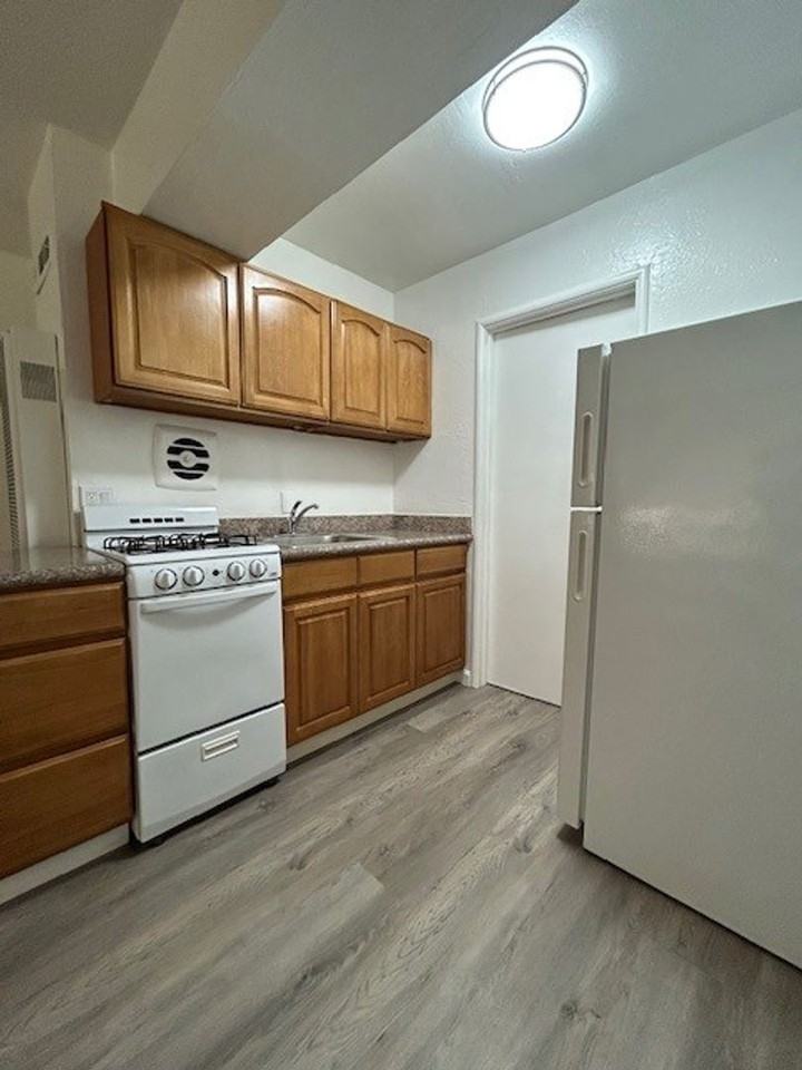 2115 Haste St #109 - Photo 5 of 11