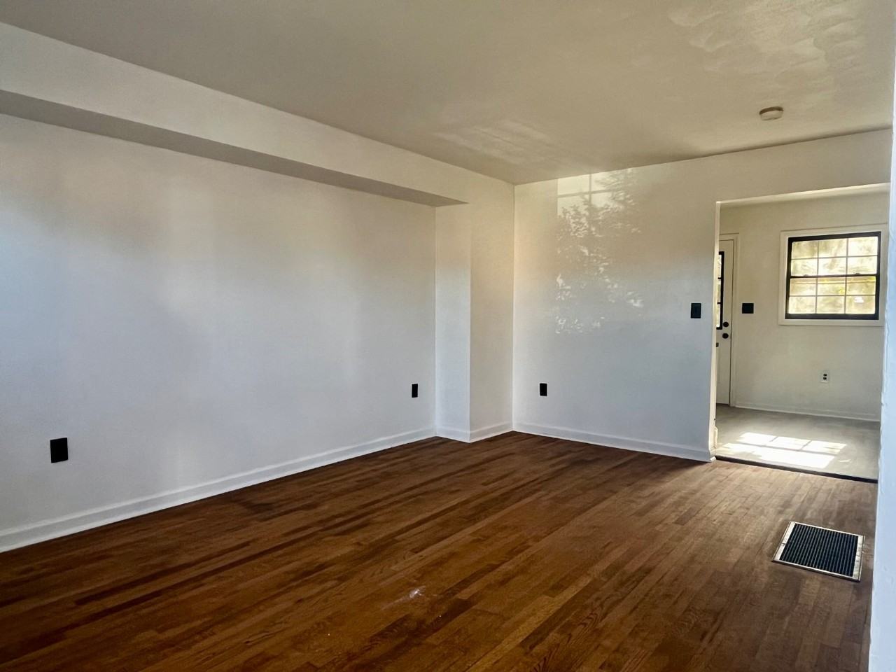 820 Whitney Ave Nw - Photo 4 of 18