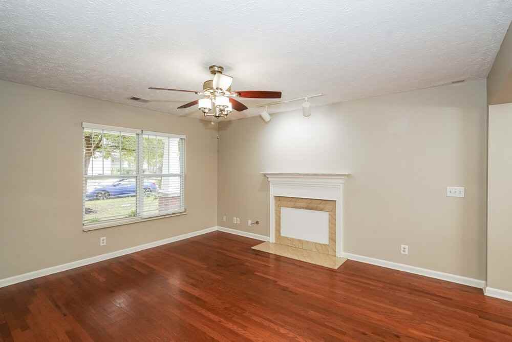 1031 Bradford Park Road - Photo 4 of 17