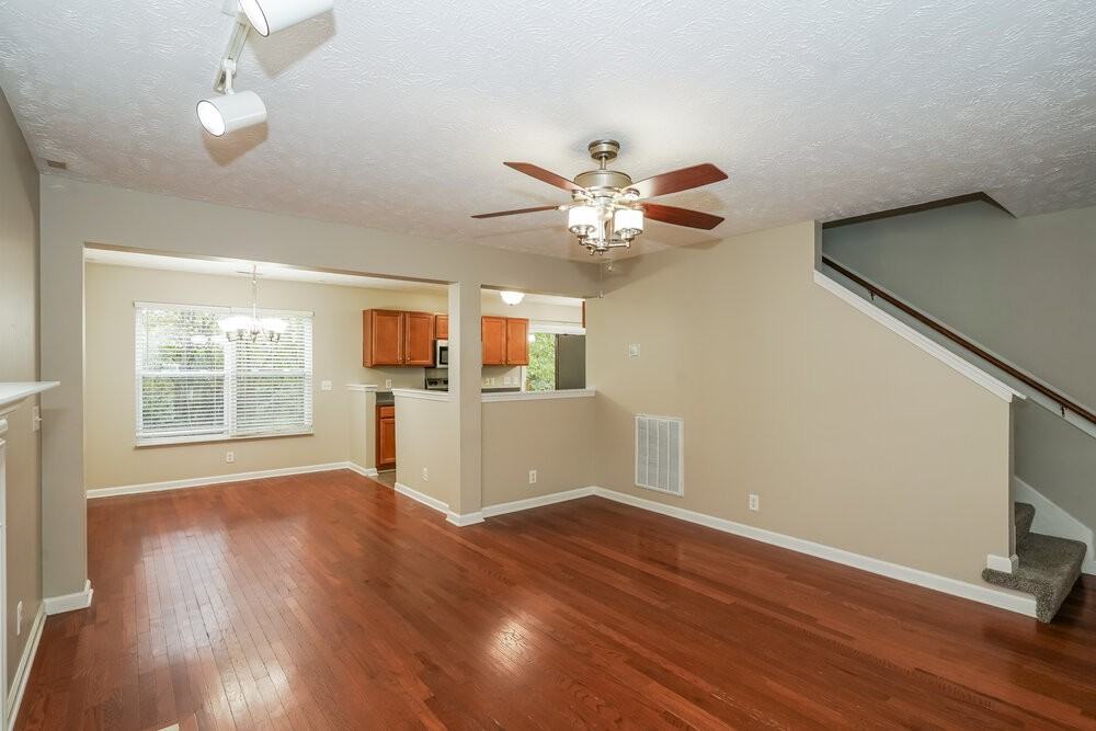 1031 Bradford Park Road - Photo 5 of 17