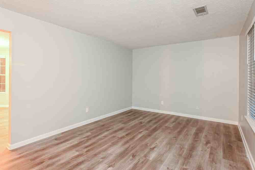 1243 Shady Brook Ct - Photo 4 of 17