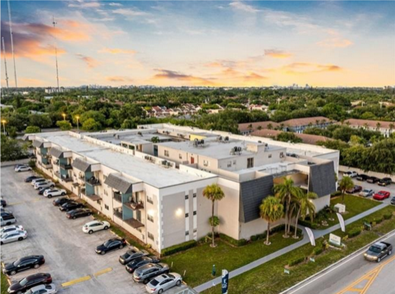 Allaire - Photo 6 of 37