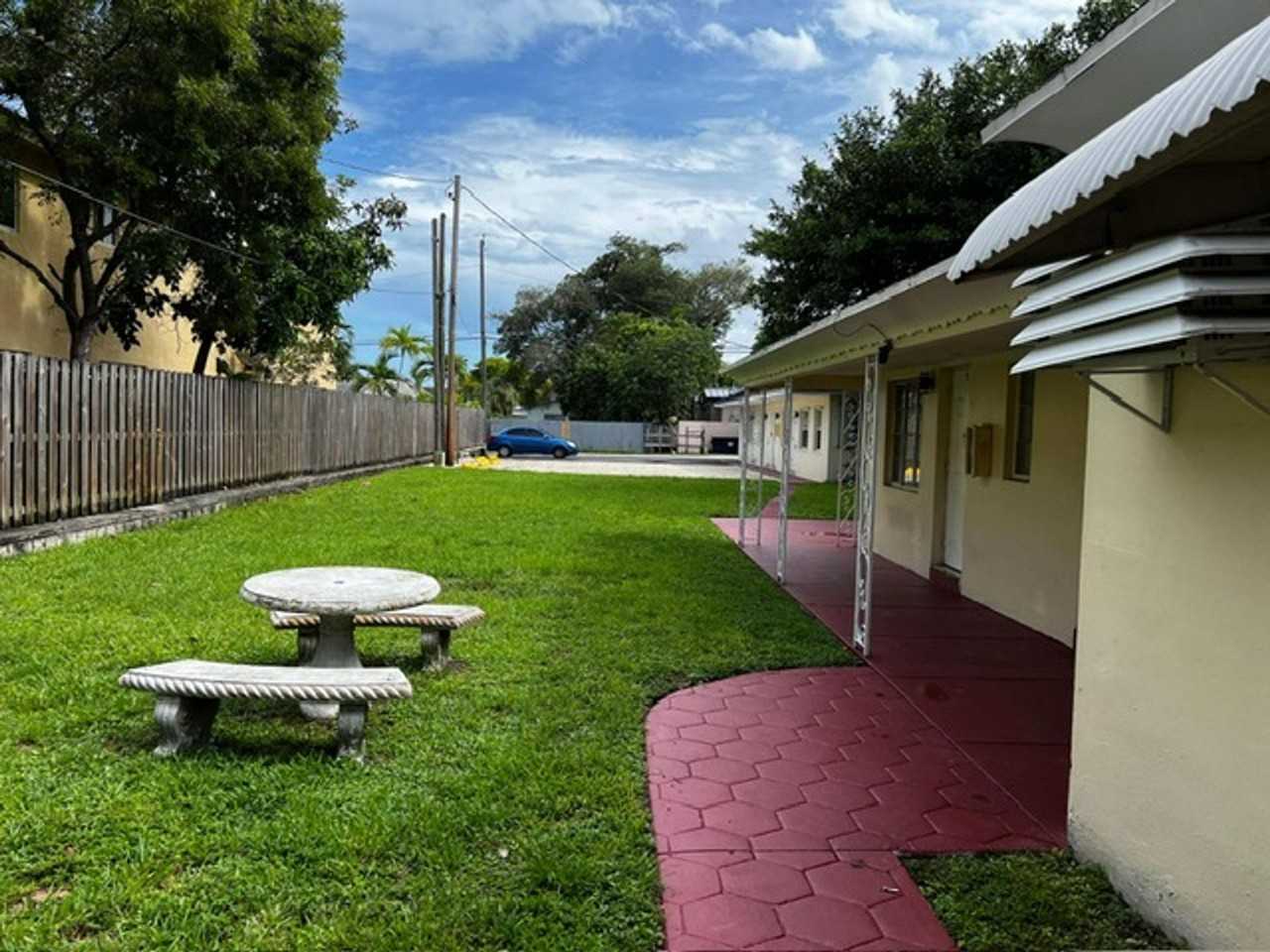 316 NE 3 St - Photo 3 of 9