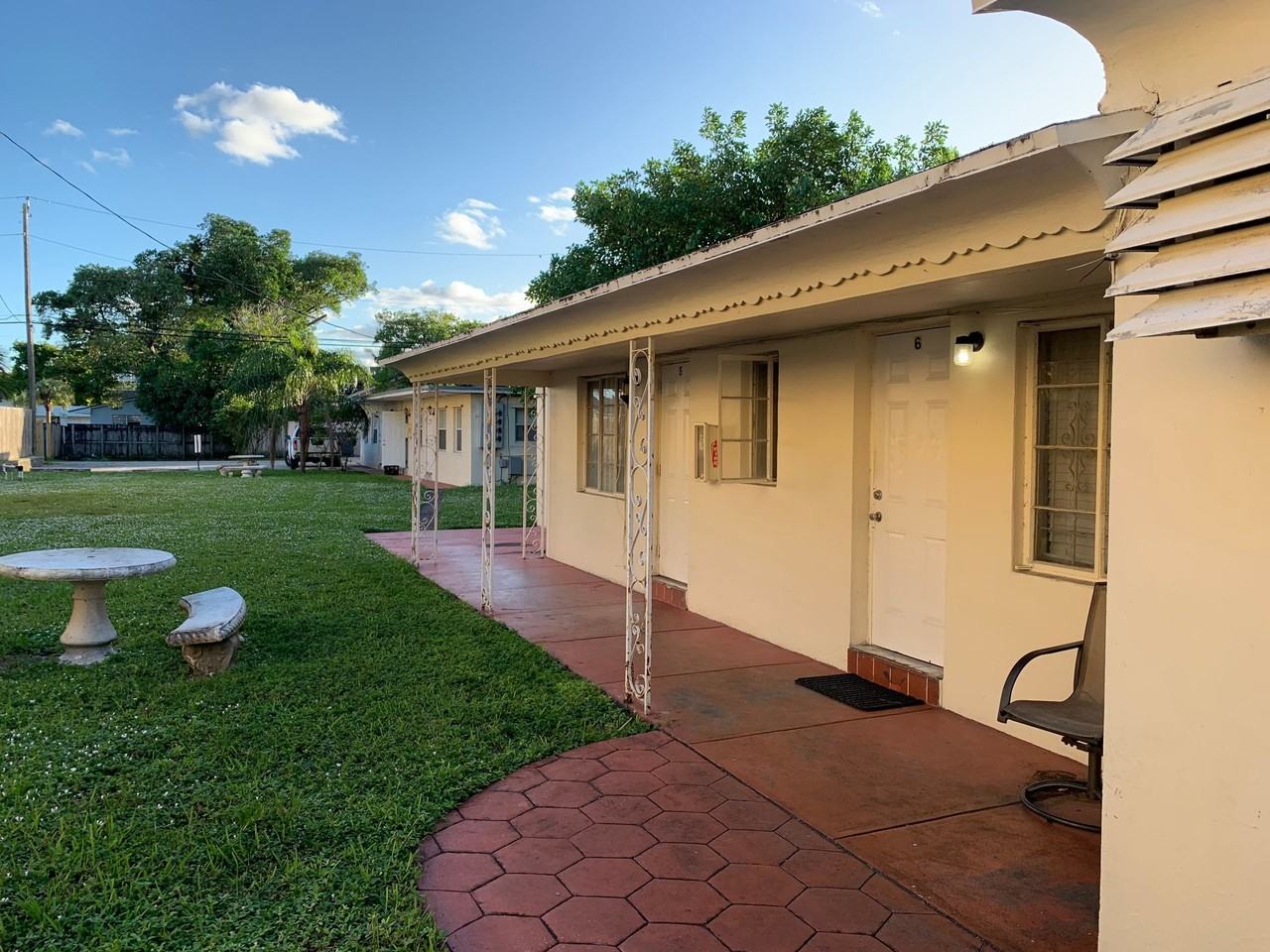 316 NE 3 St - Photo 6 of 9