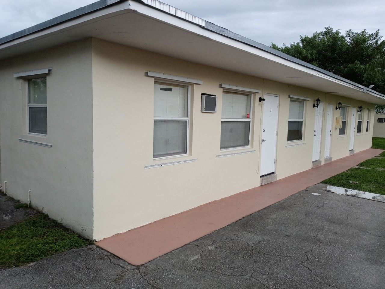 316 NE 3 St - Photo 7 of 9