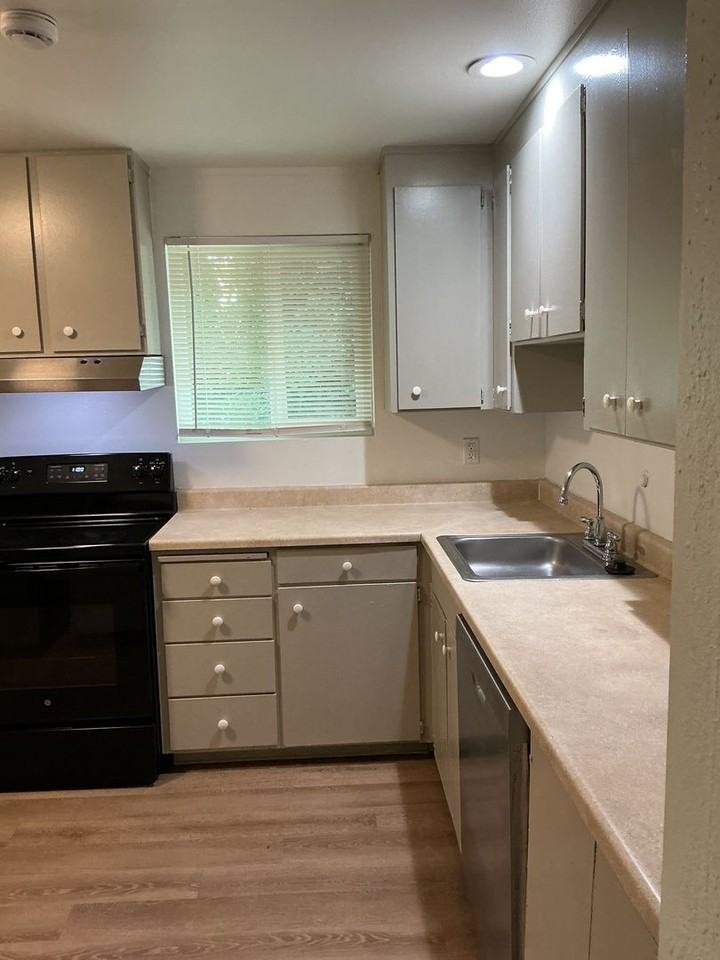 RT Apartments LLC - Photo 4 of 14