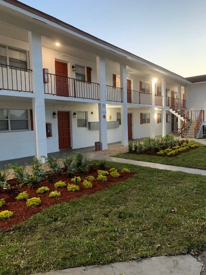 10120 NW 36 St Coral Springs, FL 33065 - Photo 4 of 13