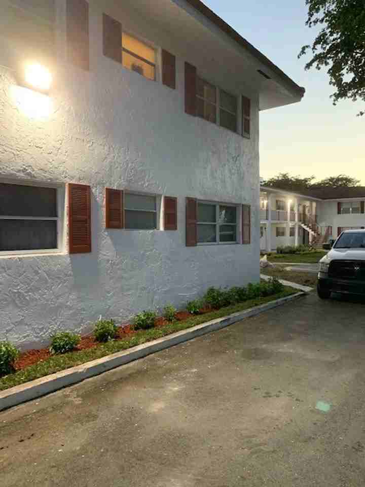 10120 NW 36 St Coral Springs, FL 33065 - Photo 6 of 13