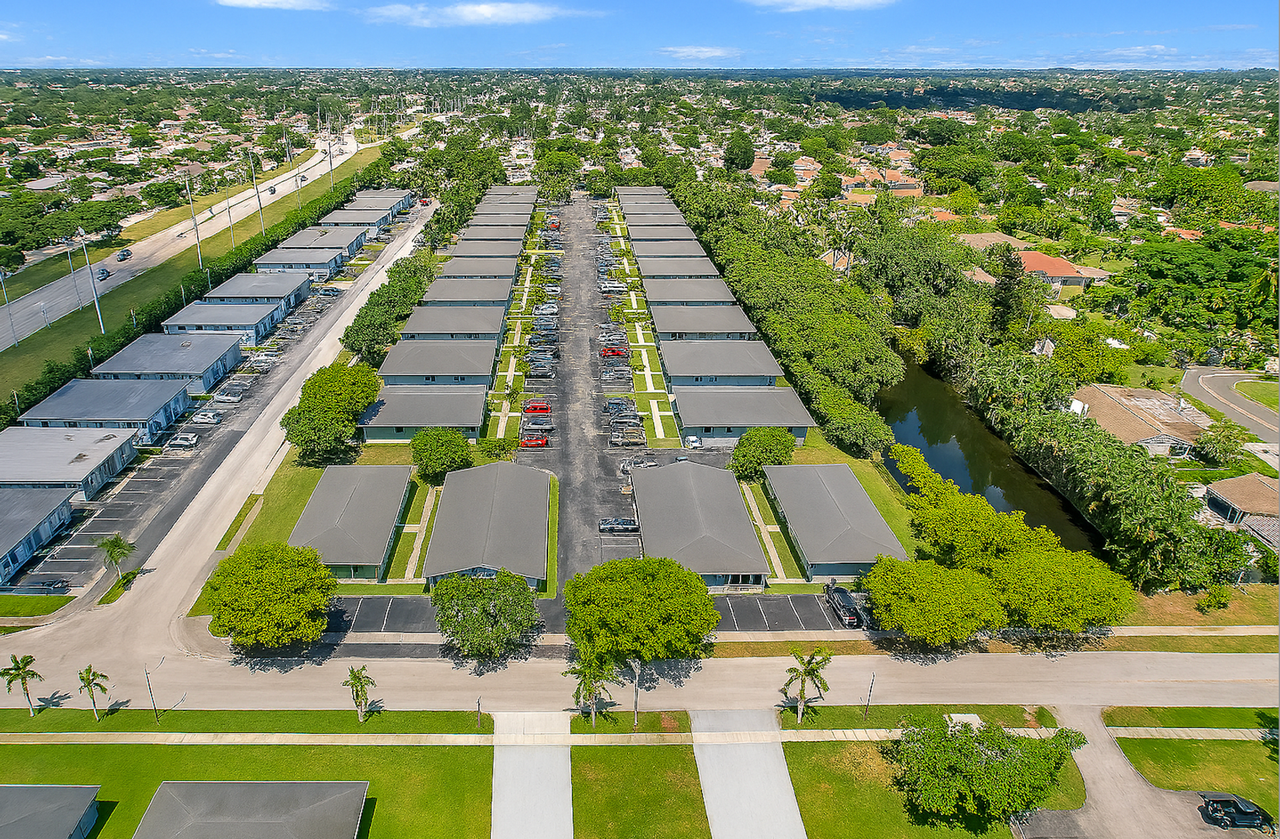 Waterford Villas - Photo 4 of 28