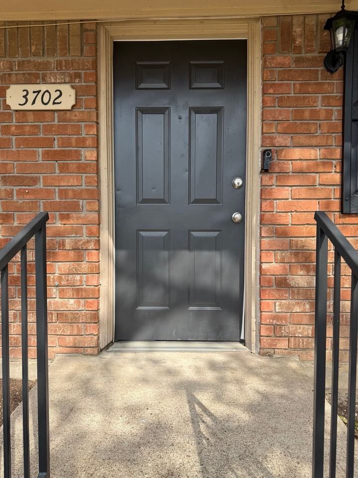 Ivanhoe Duplexes - Photo 2 of 21