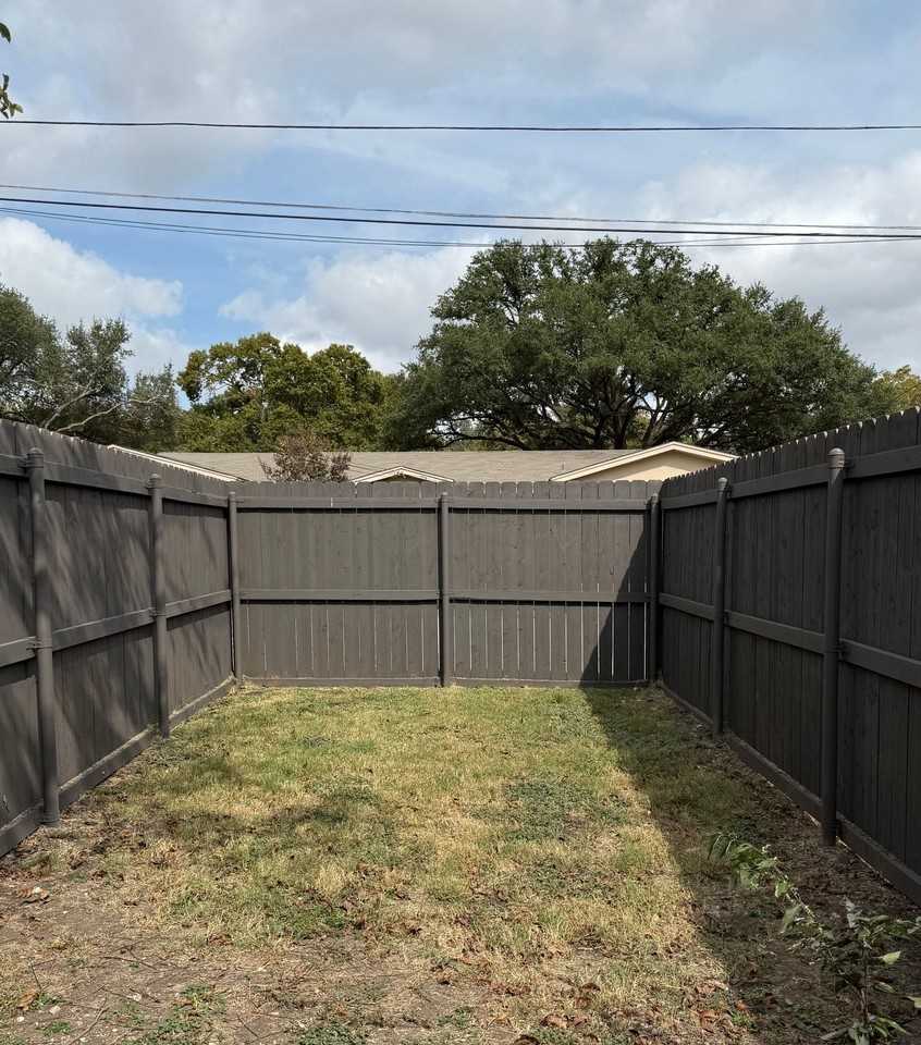 Ivanhoe Duplexes - Photo 4 of 21