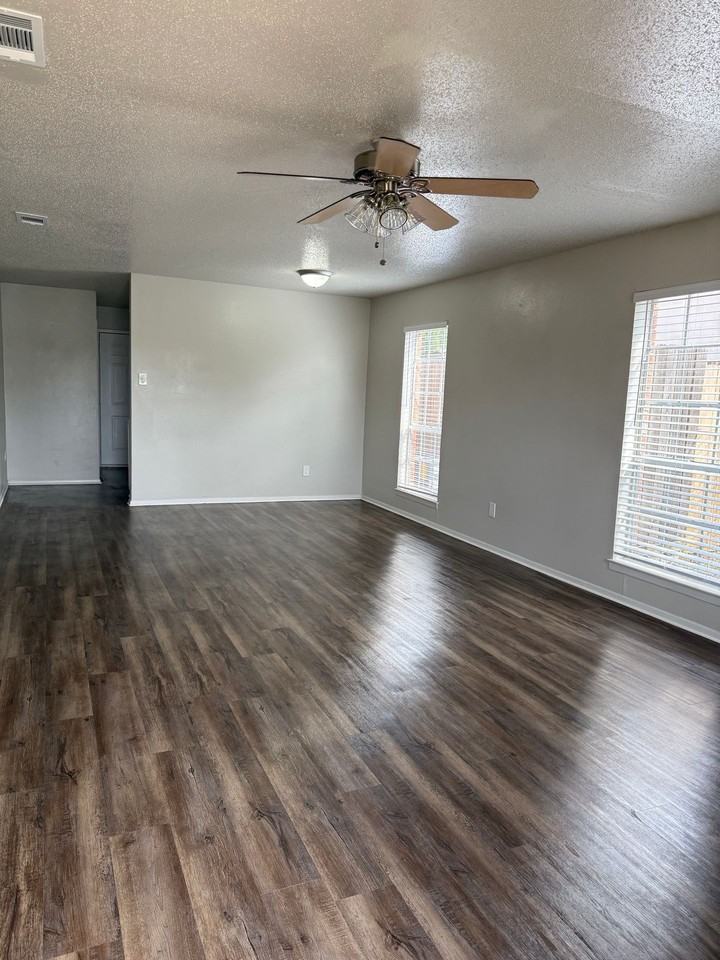 Ivanhoe Duplexes - Photo 5 of 21