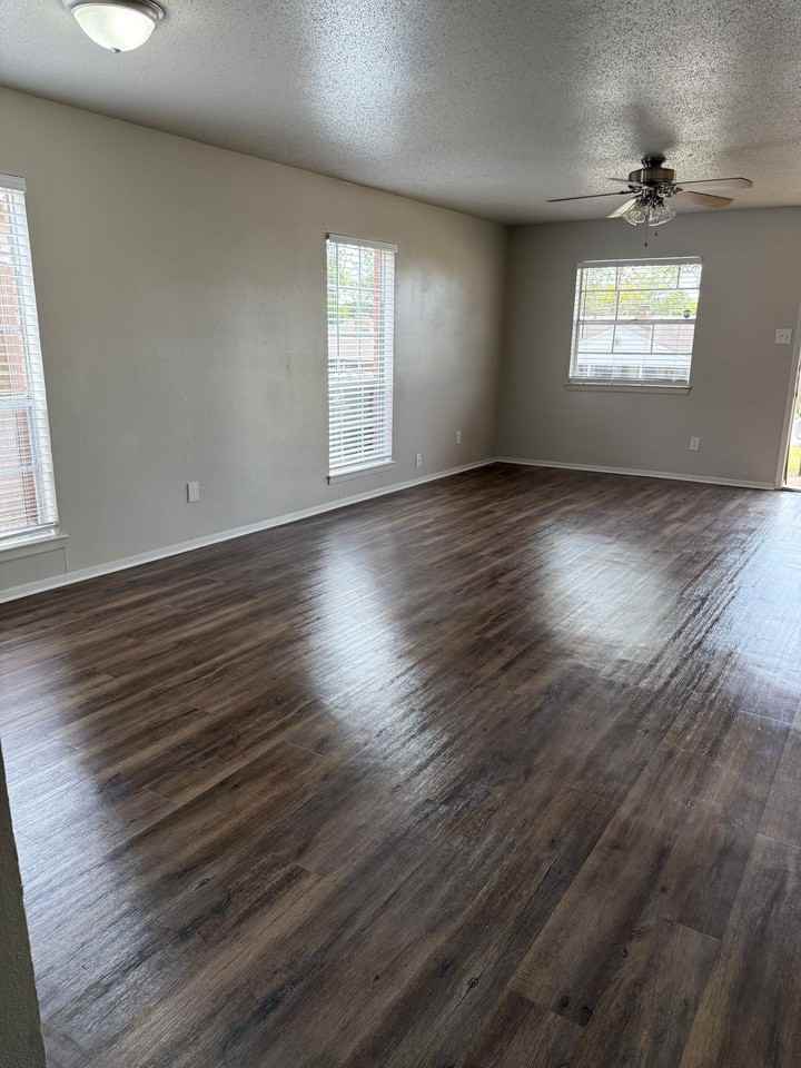 Ivanhoe Duplexes - Photo 6 of 21