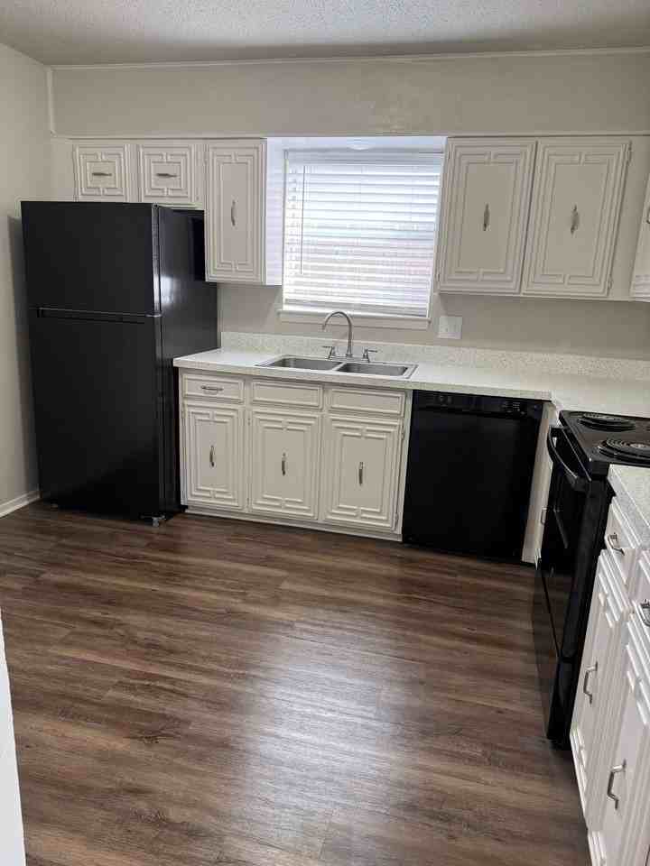 Ivanhoe Duplexes - Photo 7 of 21