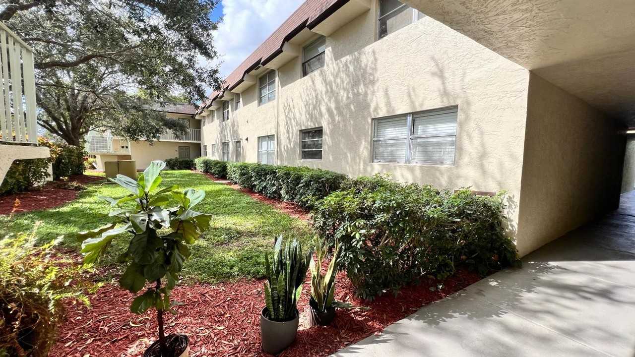 Lakeview Apartments - Photo 4 of 19