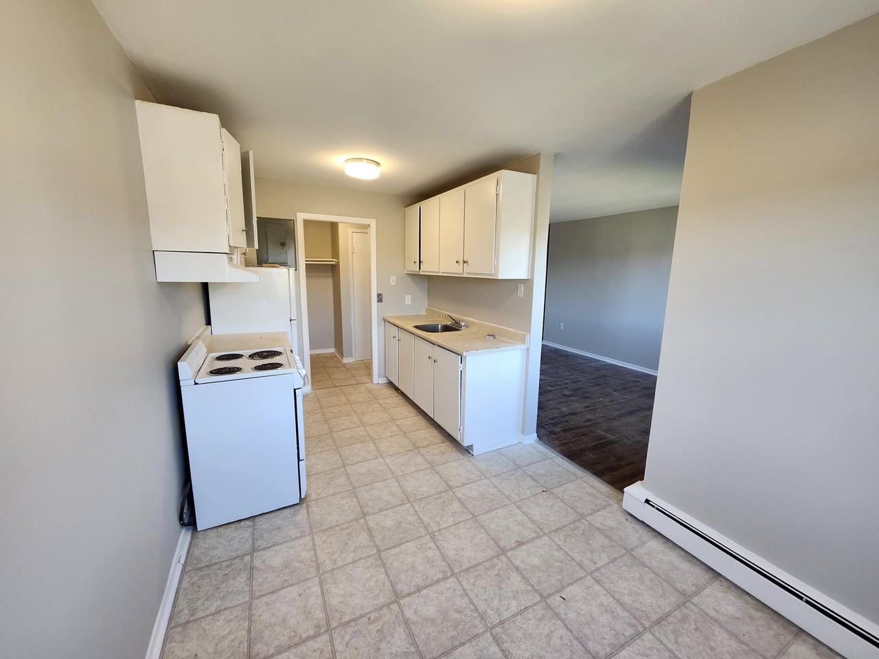 15 Reading Cres #5 - Photo 2 of 19