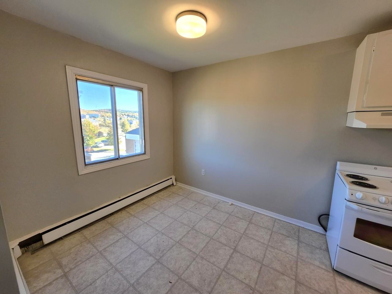 15 Reading Cres #5 - Photo 6 of 19