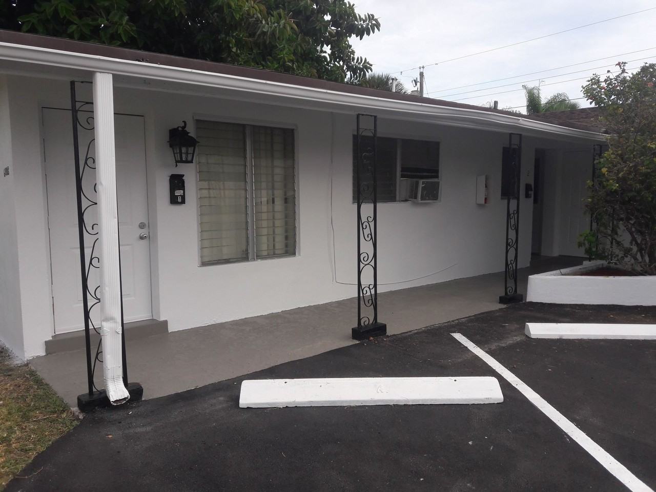 6008 NW 10 St Margate, FL 33063 - Photo 2 of 10