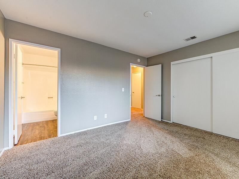 1250 N University St - Photo 6 of 24