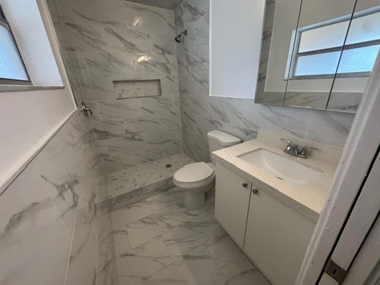 555 S Luna Ct Hollywood, FL 33021 - Photo 5 of 6